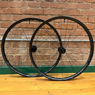 TR35 G2 on black I9 Hydra's - Clearance Wheelset