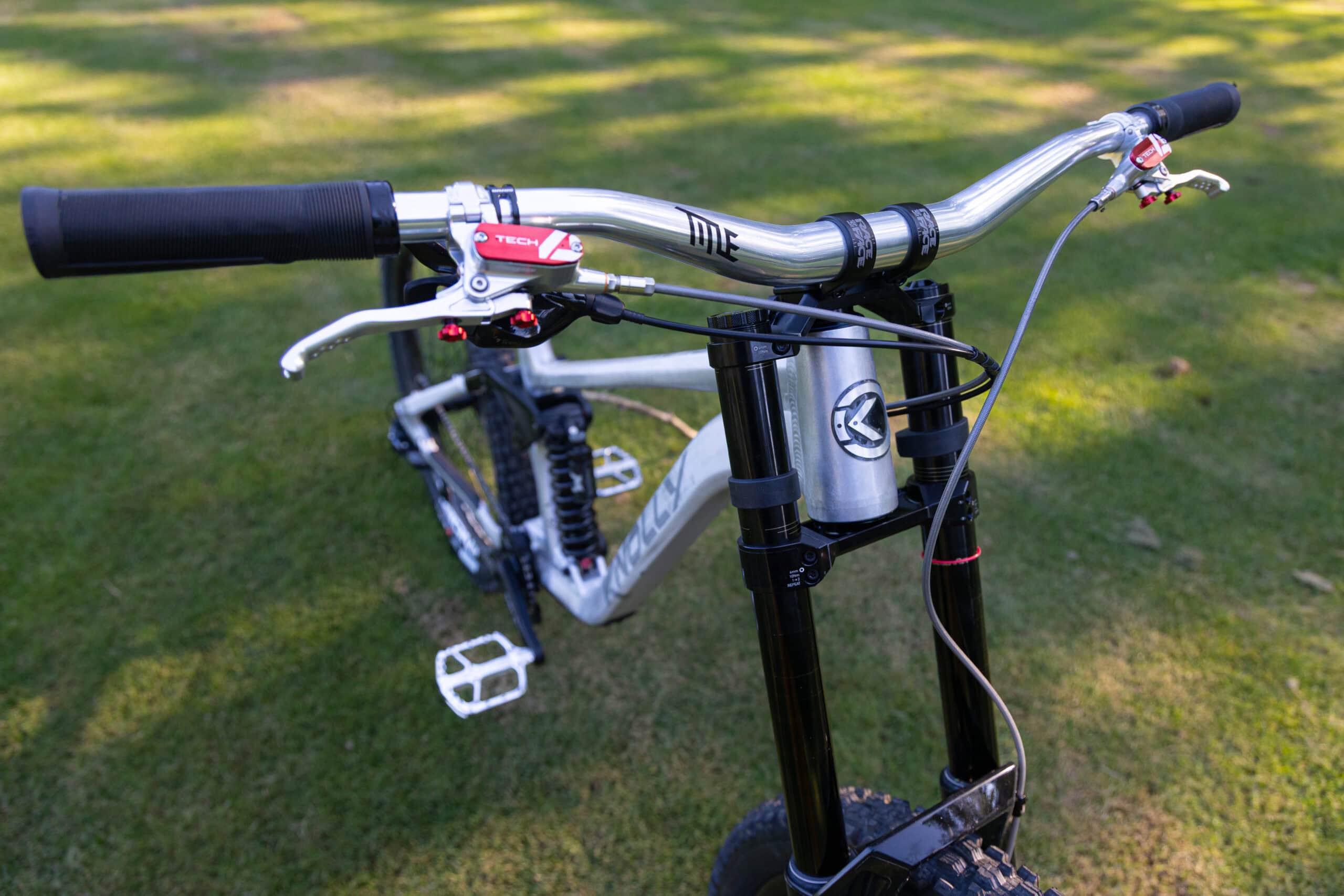 What We Ride - Nic's Knolly Delerium DH Bike - NOBL Wheels